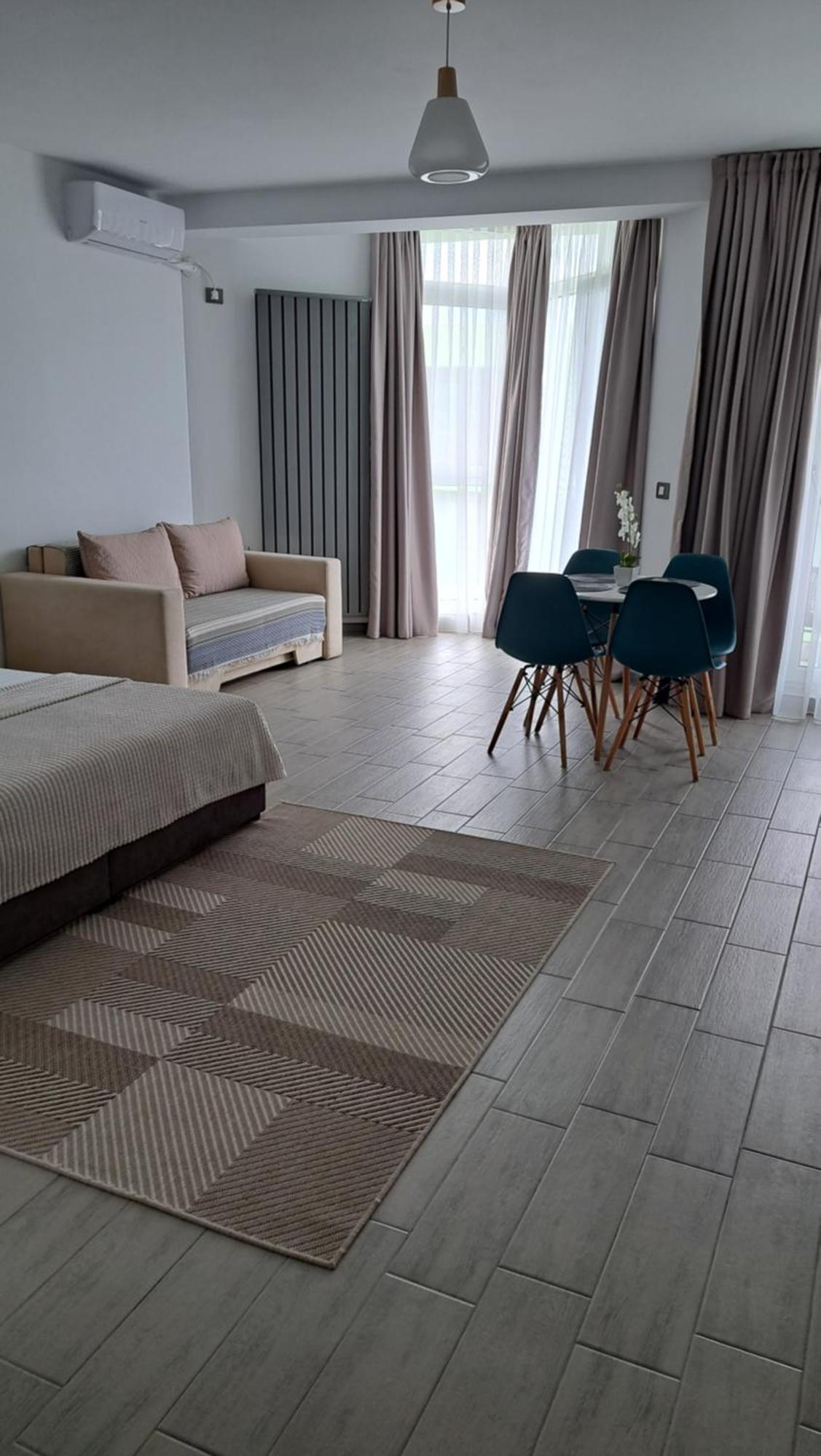 Melissa Pool & Mamaia-nord